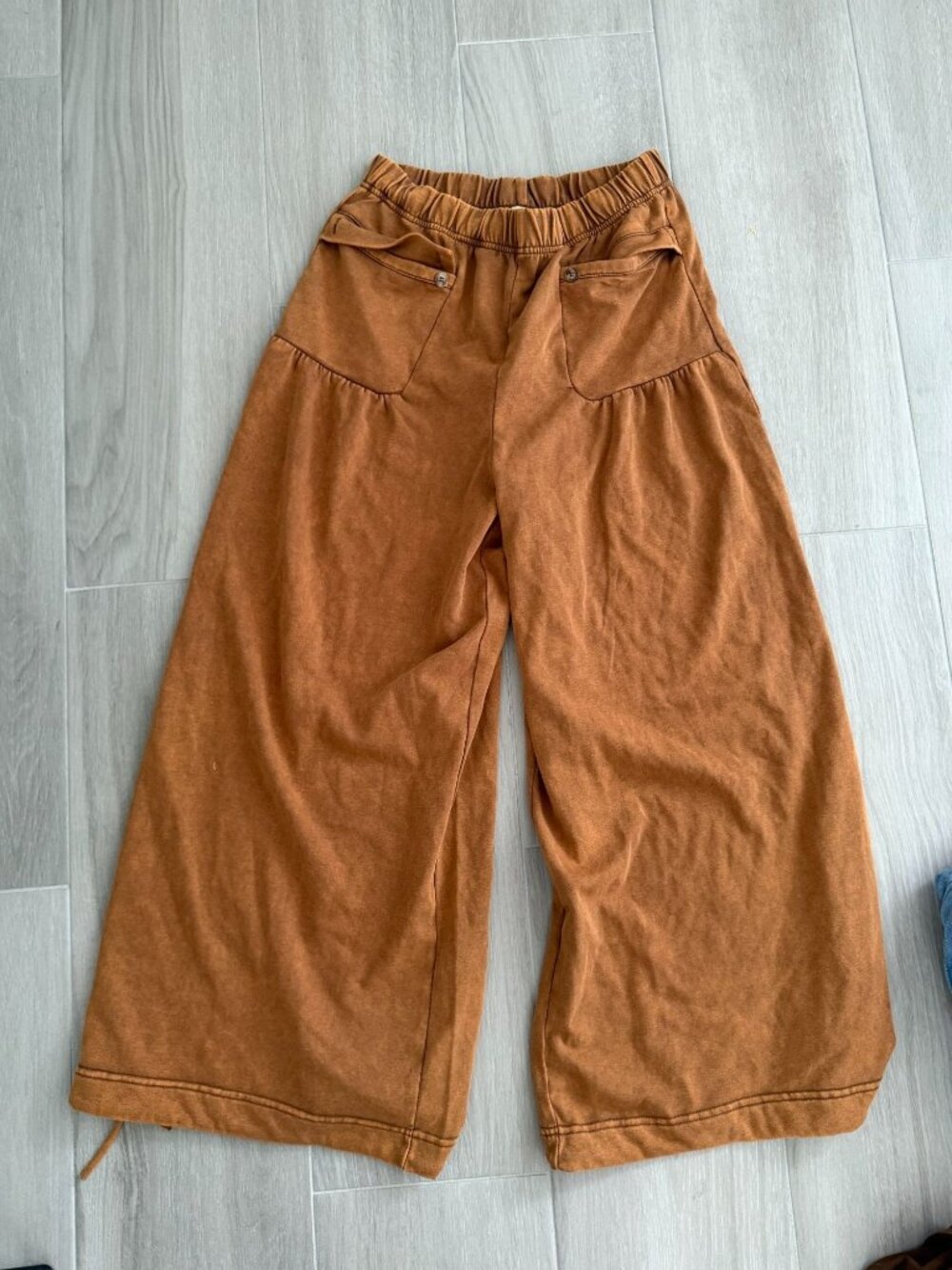 SAGE & FIG Tan Wide Leg Sweats Pants Size Large